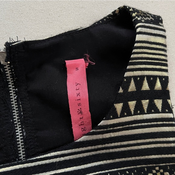 Metallic Gold & Black Geometric Cropped Tank - Picture 3 of 4